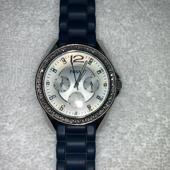 - Fossil Women Blue Watch Gently Used No box - Picture 5 of 11